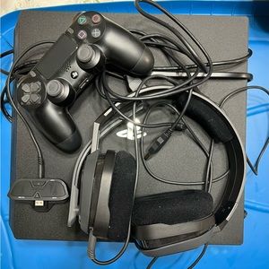 Sony PlayStation 4 Pro 1 TB Bundle